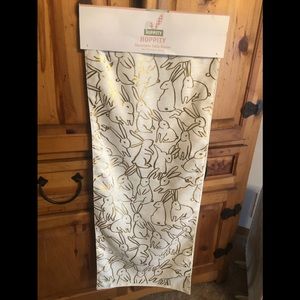 Easter table runner with metallic accent 🌸🐰🐣